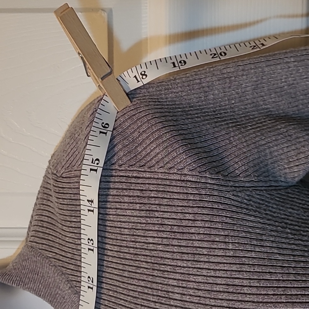 Women's Zip-Up Gray Ribbed Sweater - Picture 3 of 4